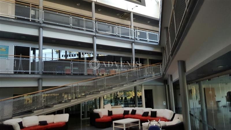 Bureaux d'environ 3 081 m² divisibles proposés à la location au Nord de Tours 