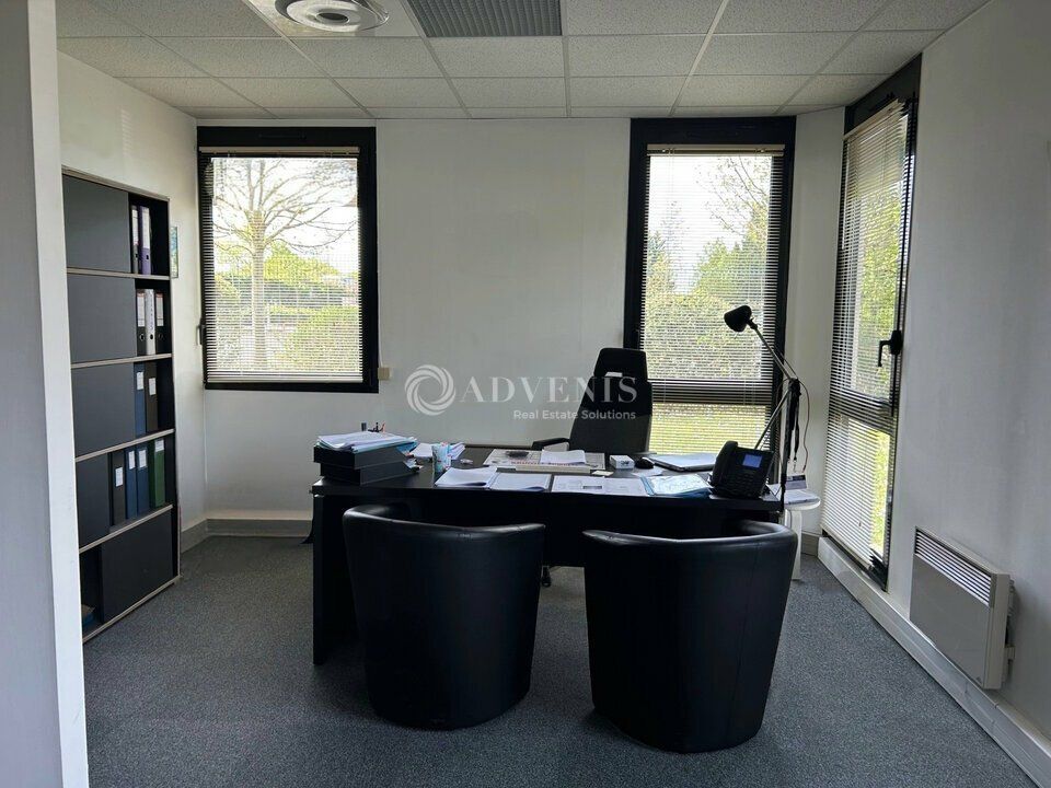 Location bureaux 63.83 m² non divisibles