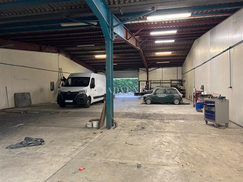 Location local d''activites 417 m² non divisibles