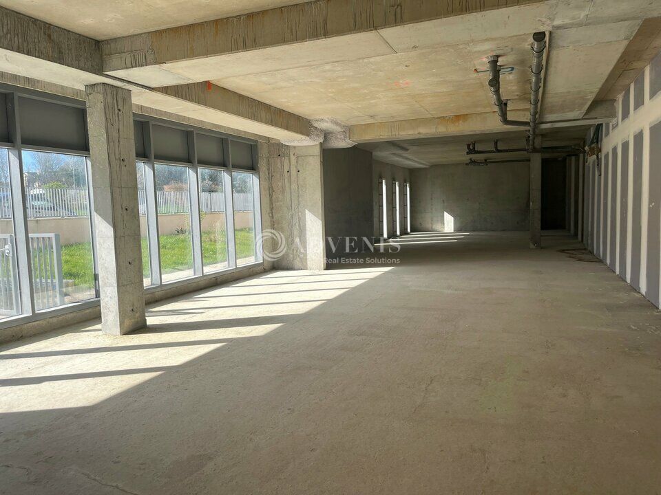 Vente local commercial 566 m² divisibles à partir de 269 m²
