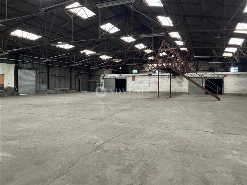 Environ 4 320 m² de locaux d'activités à vendre, à l'est de Tours