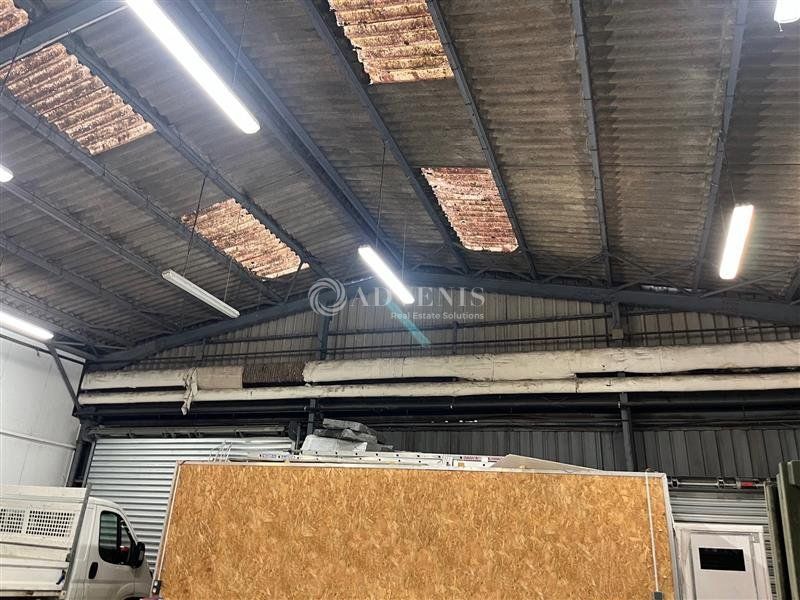 Local d'activités d'environ 710 m², à louer à l'est de Tours