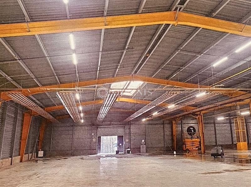 Locaux d'activités d'environ 3 026 m² divisibles à louer à Joué-les-Tours