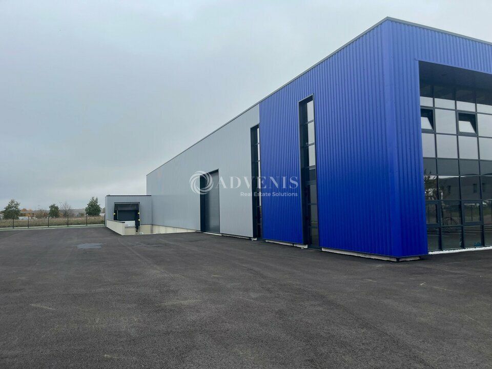 Bâtiment d'activités d'environ 1 632 m² à louer à Parçay-Meslay