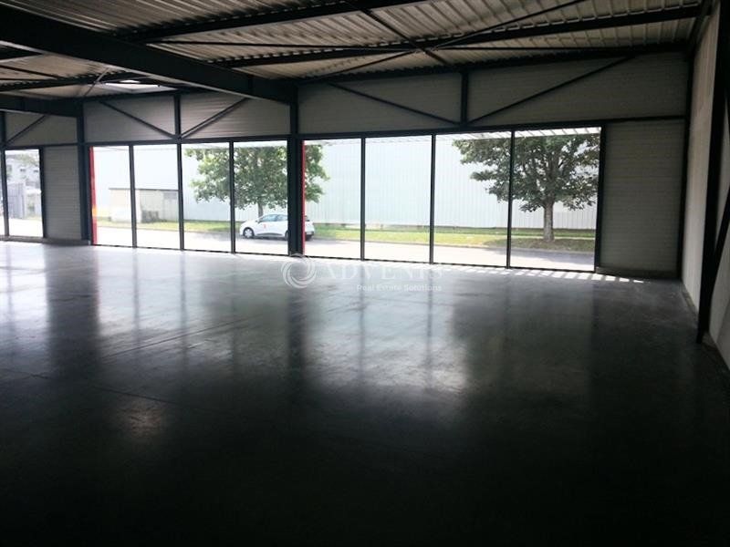 Local commercial d'environ 300 m² à louer au Nord de Tours