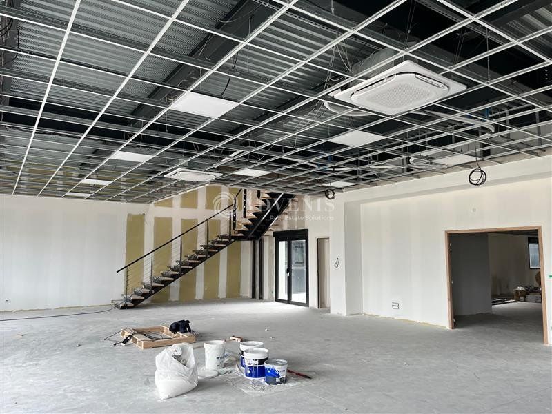 Local d'activités d'environ 770 m², à louer au Nord de Tours