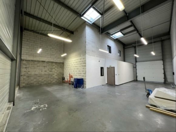 Location entrepôts 198 m² non divisibles