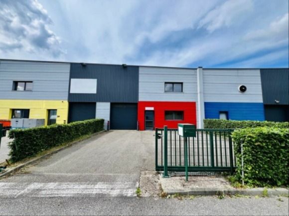 Location entrepôts 198 m² non divisibles