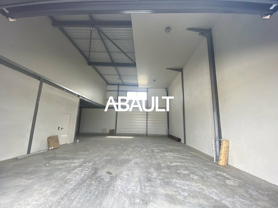 Location activité/entrepôt - 338 m²