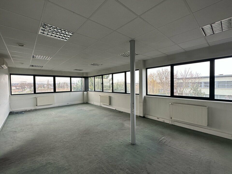 832.78 m² pour ce bureaux en location à Niederhausbergen