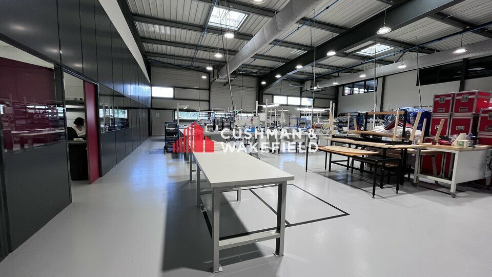 LOCAUX D'ACTIVTES A LOUER