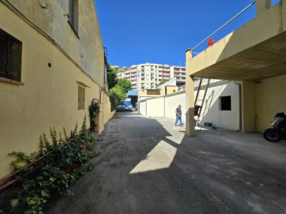 NICE LOCAL COMMERCIAL 1200M2