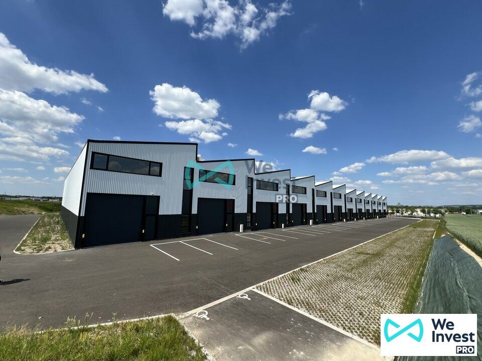 Location local d''activites 5500 m² divisibles à partir de 232 m²