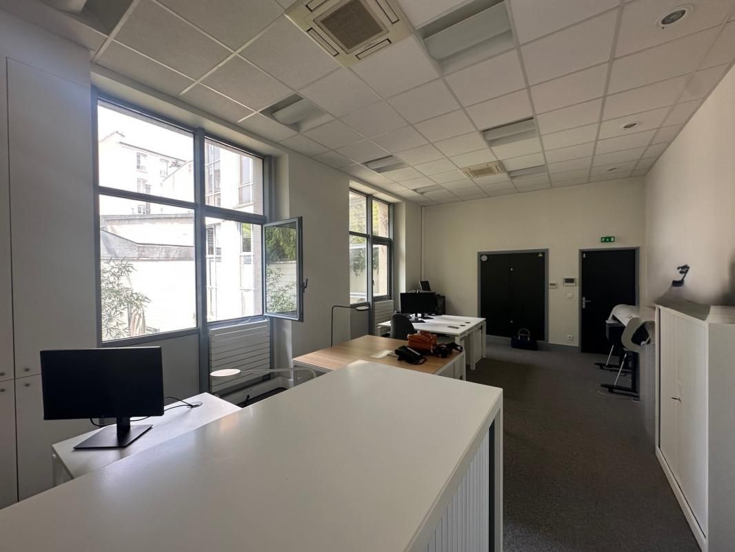 Location bureaux 45 m² non divisibles