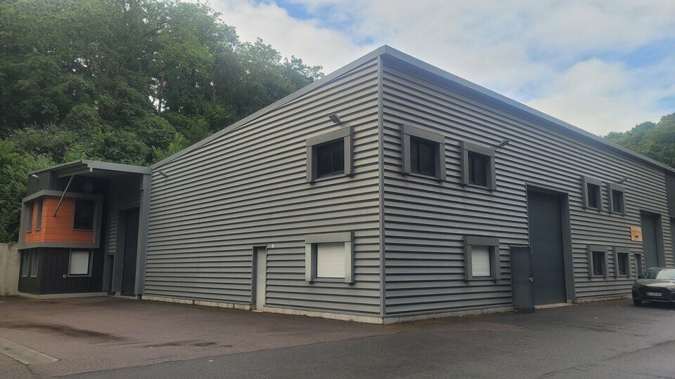 Location local d''activites 210 m² non divisibles