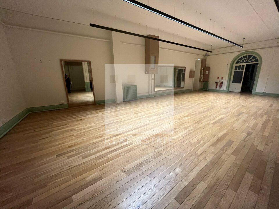IDEAL SALLE DE SPORT / DANSE - À LOUER – BUREAUX  EN RDC – 163 m² – HYPER CENTRE  - 