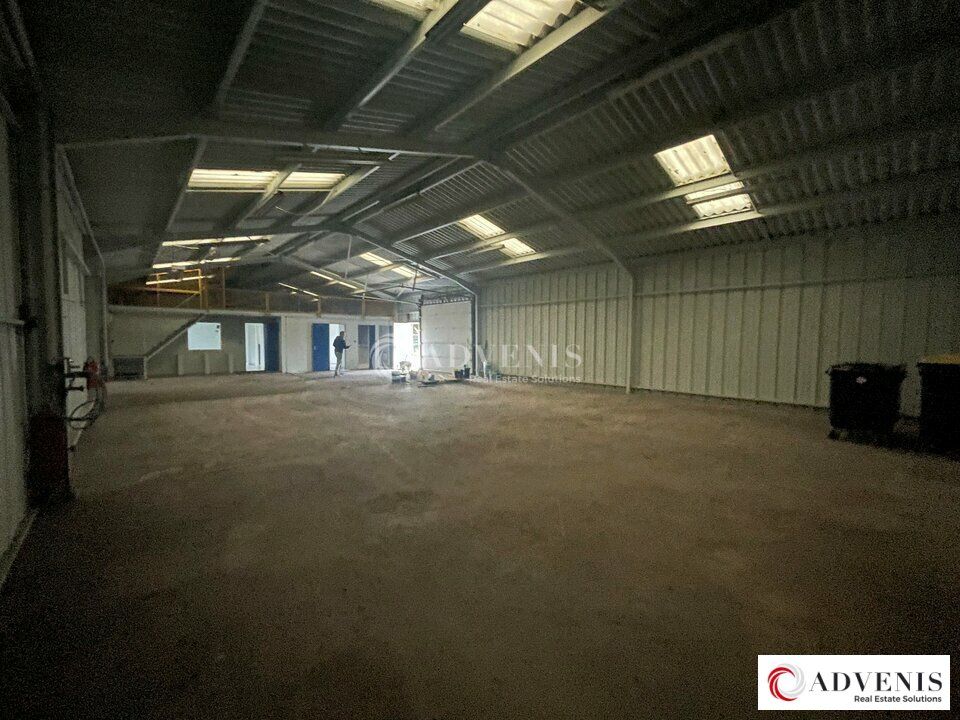 A LOUER - BATIMENT D'ACTIVITE DE 400 M² - ZA CESTAS