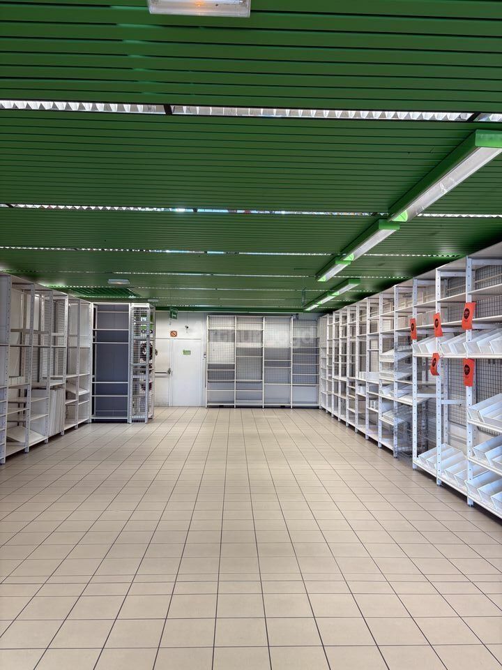 Location local commercial - 390 m²