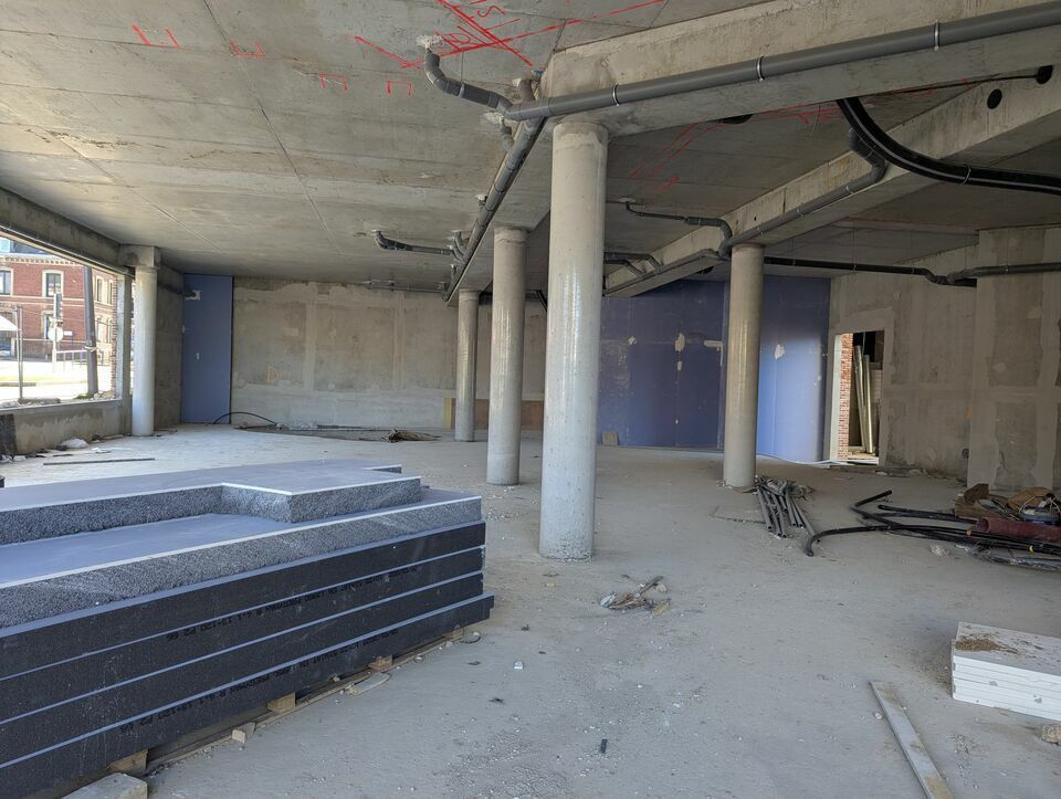 Local commercial de 261,36m² en location 