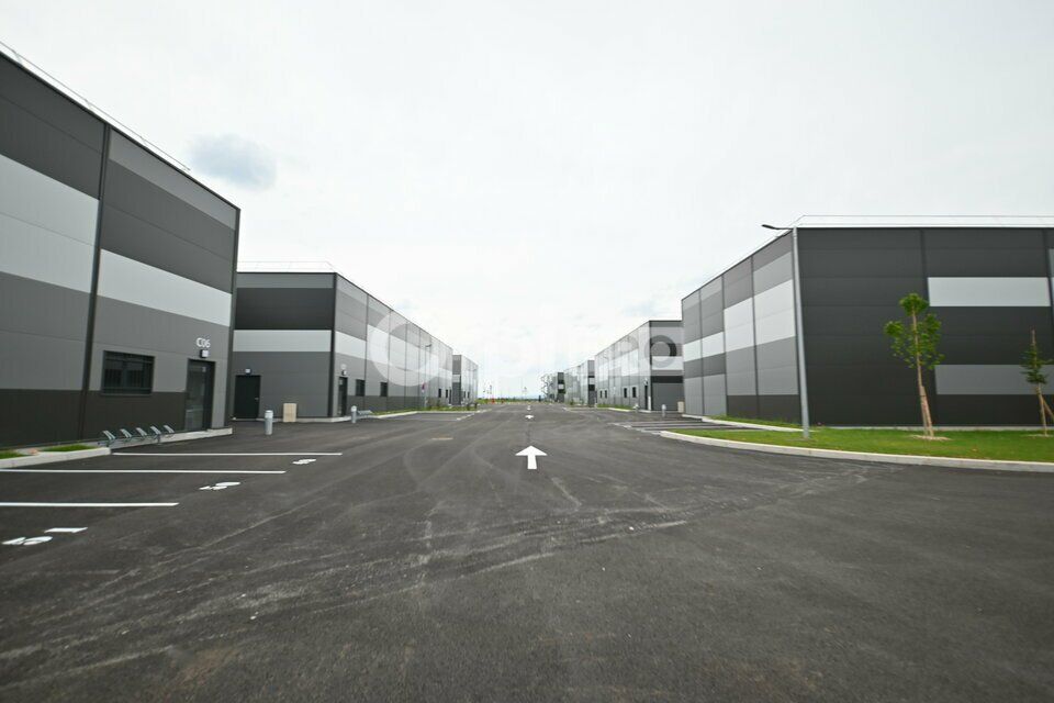 Location local d''activites 9057 m² divisibles à partir de 522 m²
