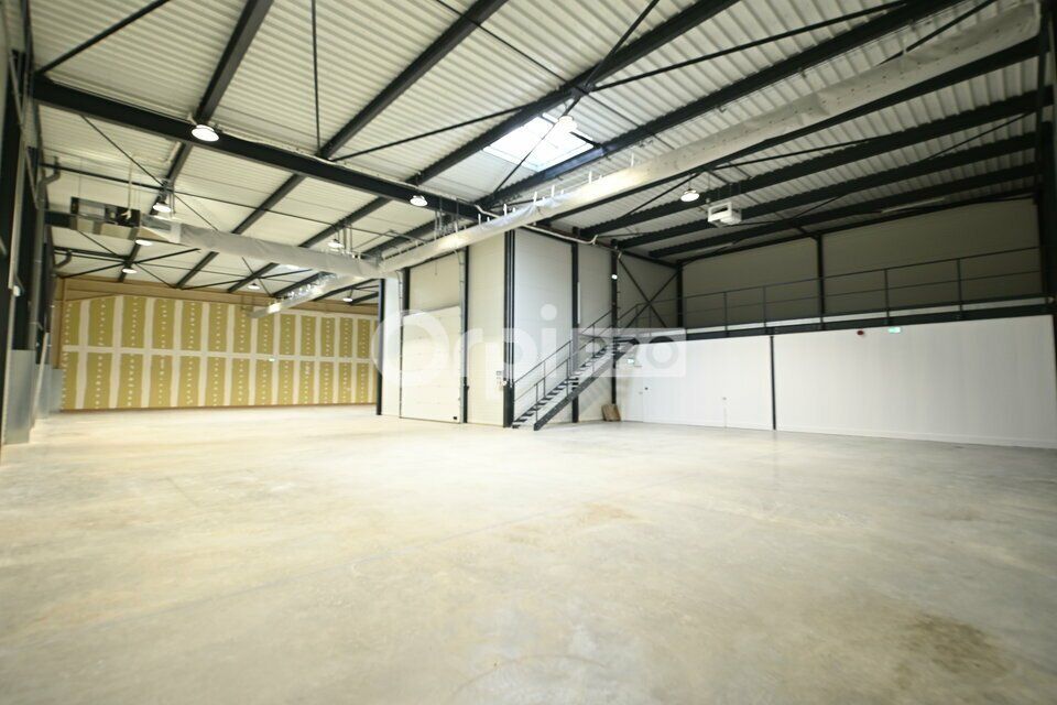 PARC D'ACTIVITE A LOUER - 9 057 m² DIVISIBLE - JANNEYRIAS