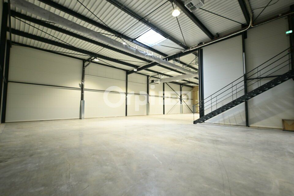 Location local d''activites 927 m² non divisibles