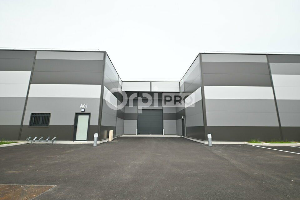 Location local d''activites 2126 m² divisibles à partir de 654 m²
