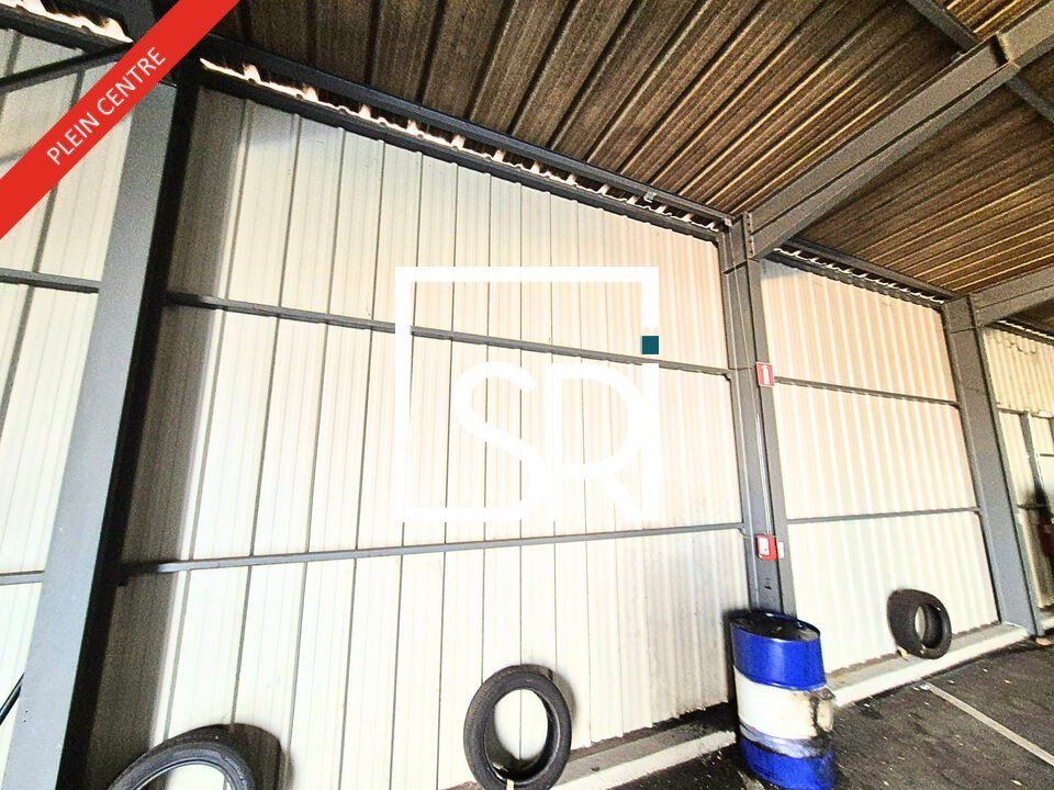 PROCHE DE L'A75 - VENTE ENTREPOTS / LOCAUX D'ACTIVITE AVEC BUREAUX - 880 m2 - 63500 ISSOIRE