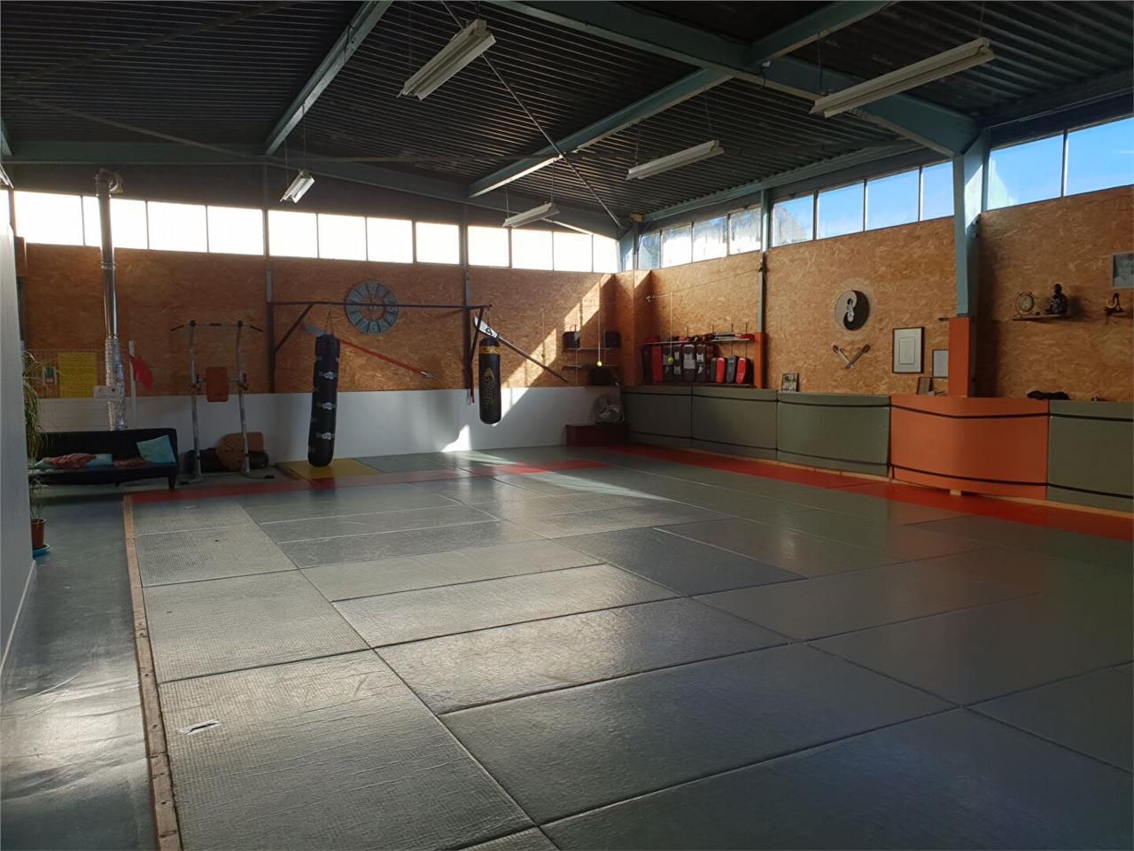 Location local commercial 230.00 m² à BORDEAUX