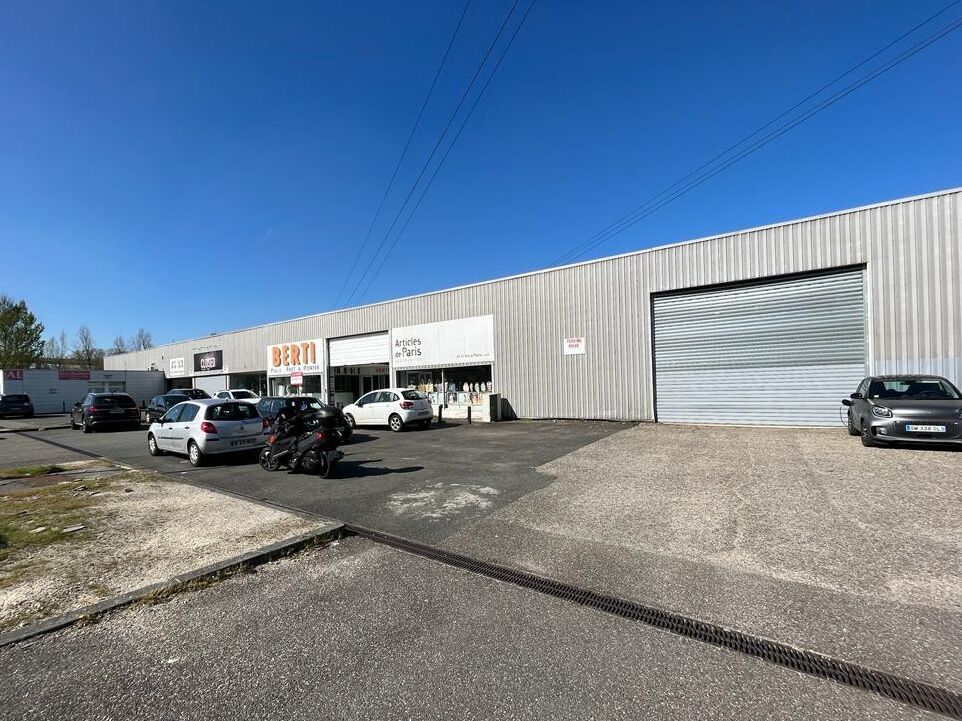 Location local 450.00 m² à BORDEAUX