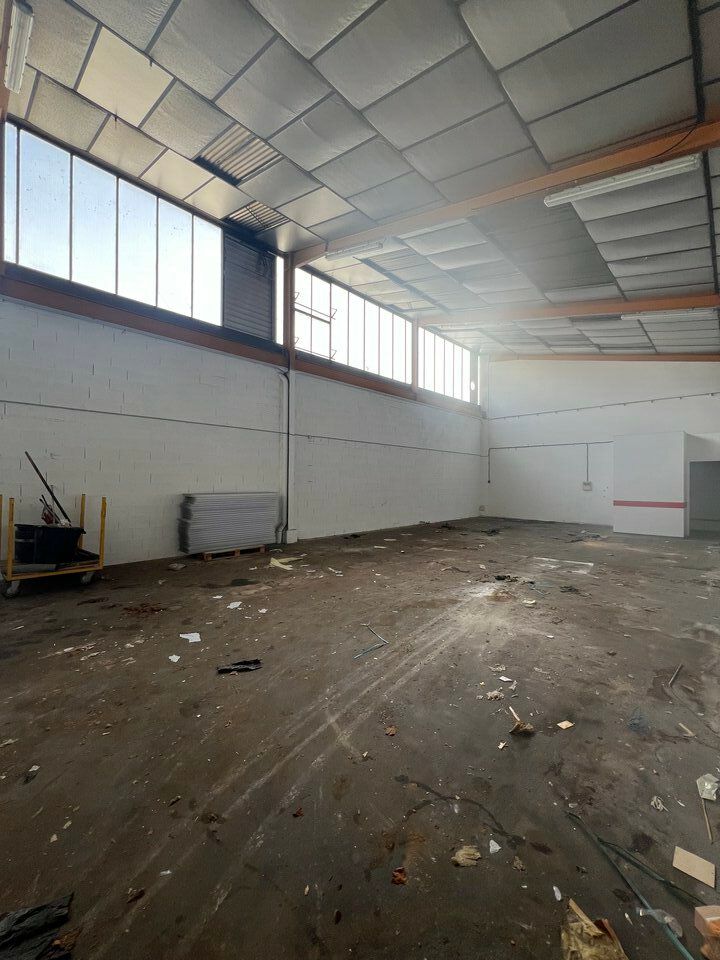 Location entrepot 228 m² non divisibles