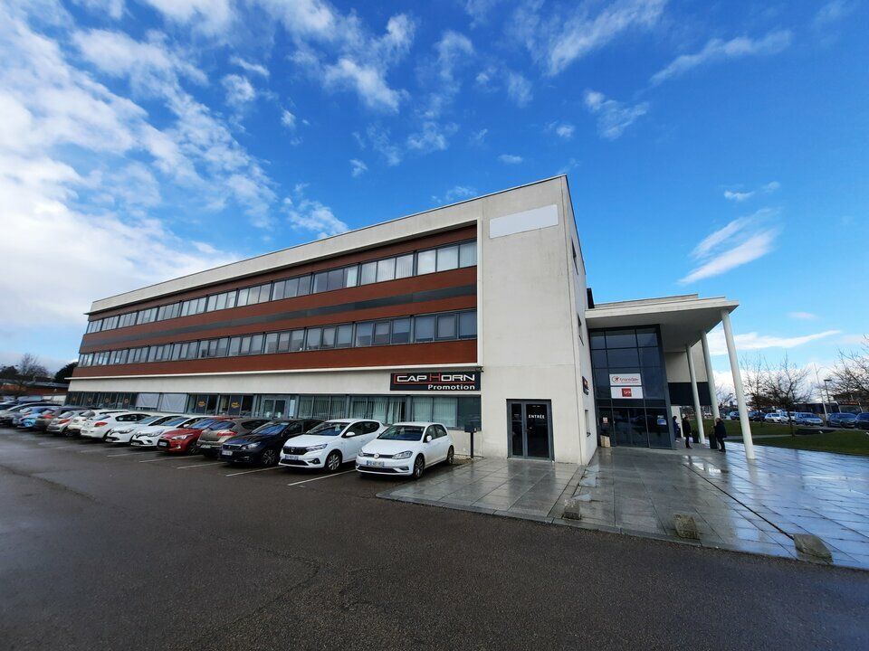 Location bureaux 484.5 m² divisibles à partir de 82 m²