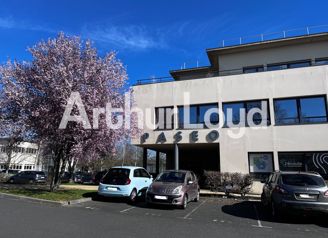 Location bureaux 292.84 m² à SAINT CONTEST