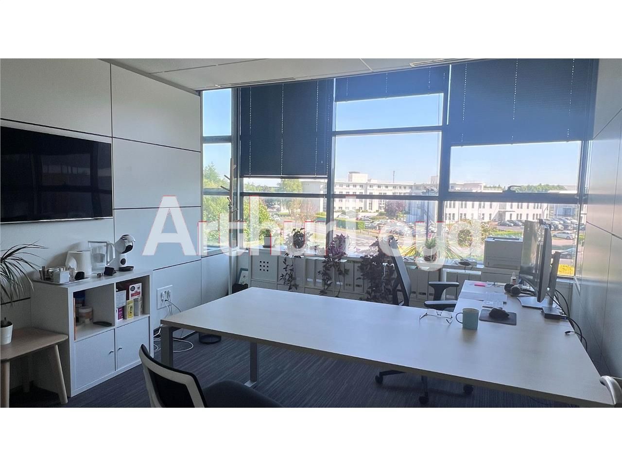 Location bureaux 345.00 m² à HEROUVILLE SAINT CLAIR