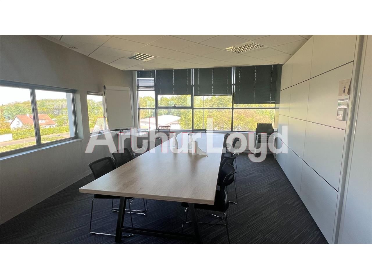 Location bureaux 177.00 m² à HEROUVILLE SAINT CLAIR