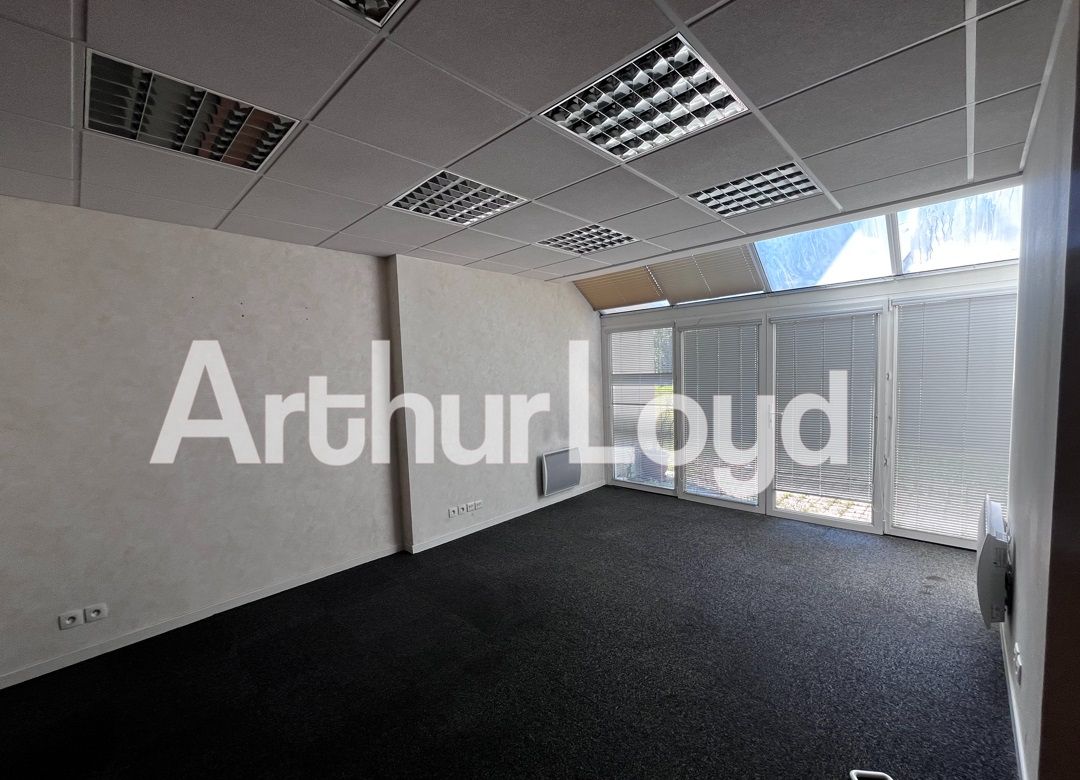Vente bureaux 320.00 m² à EPRON