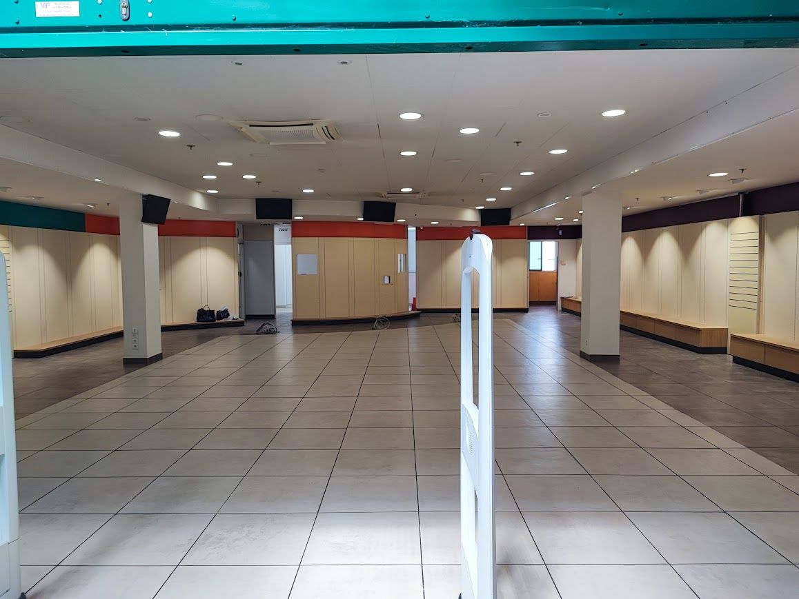 Location local commercial 300.00 m² à LIMOGES