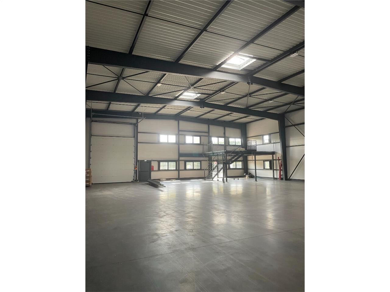 Location local 750.00 m² à LE PALAIS SUR VIENNE