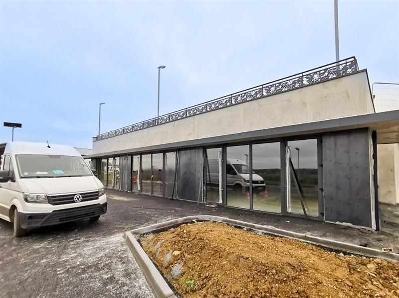 Cellules commerciales de 300 m² divisibles