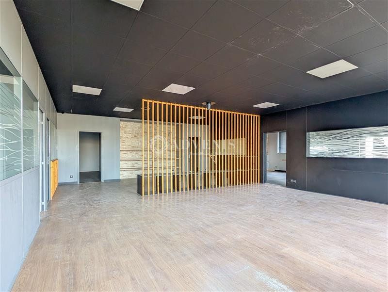 Location local d''activites 1400 m² divisibles à partir de 600 m²
