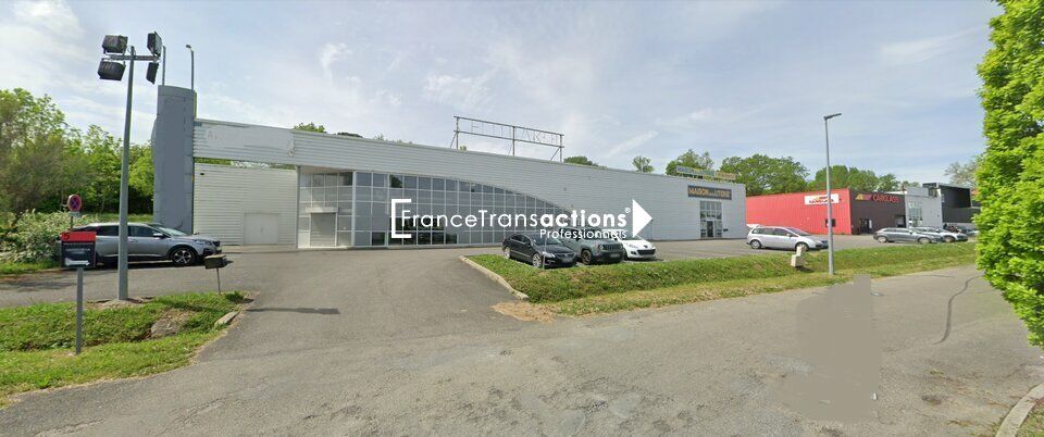 Location local commercial 713 m² divisibles à partir de 200 m²