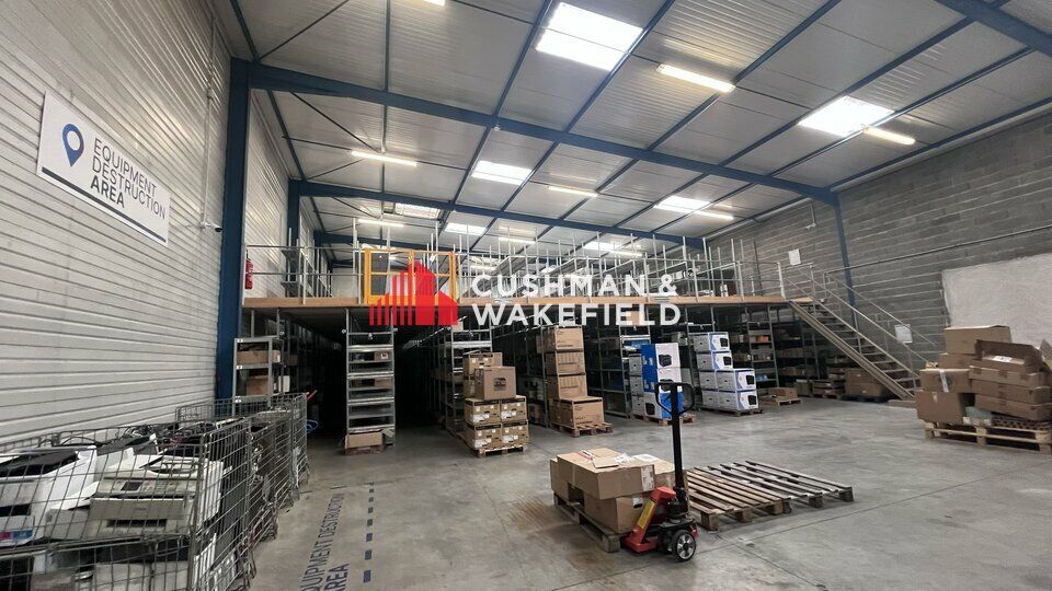 LOCAUX D'ACTIVITES A VENDRE