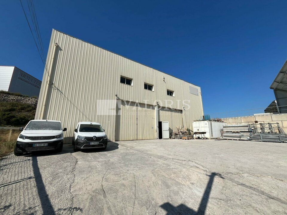 VALORIS MEDITERRANEE vous propose, à la location, 505 m² de locaux d'activité situés sur leur terrain indépendant de 1714 m² au coeur de la ZI des Piélettes et à proximité des grands axes stratégiques.