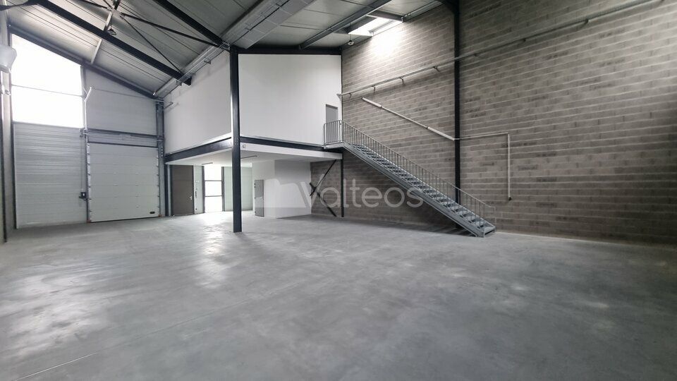 Location local d''activites 300 m² non divisibles