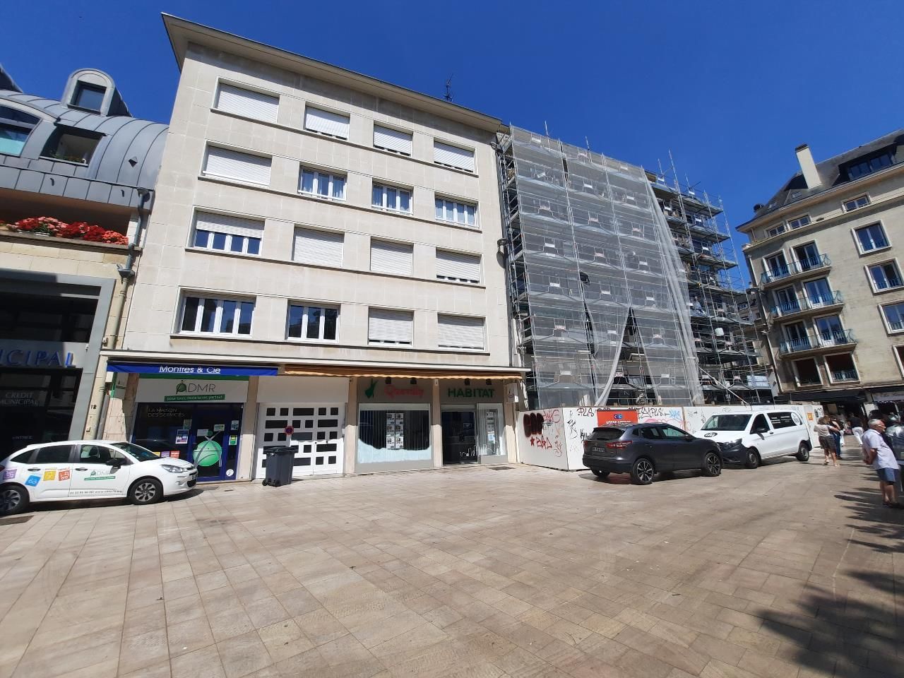 Location local commercial 99 m² non divisibles