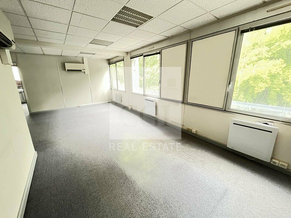 À VENDRE– BUREAUX CLIMATISÉS DE 76 m² – LISSIEU