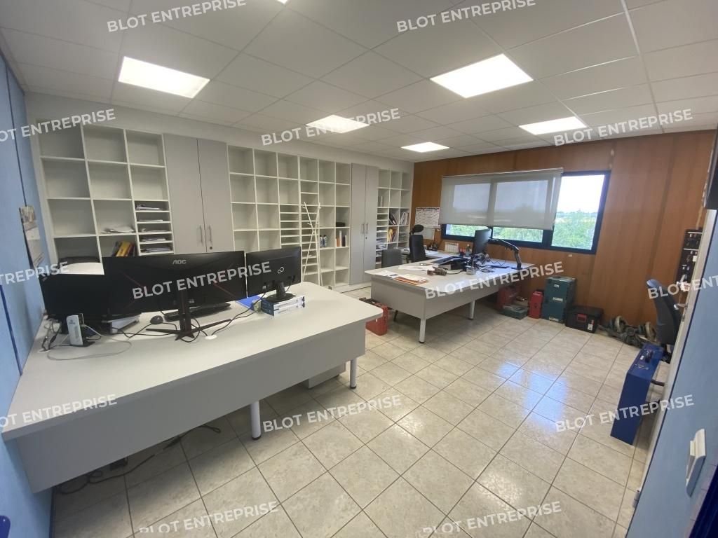 Vente entrepôts 576 m² non divisibles