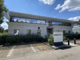 Location bureaux 390 m² à Bron