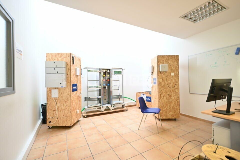 LOCAL D'ACTIVITE INDEPENDANT A VENDRE - 1 344 m² - CHASSIEU