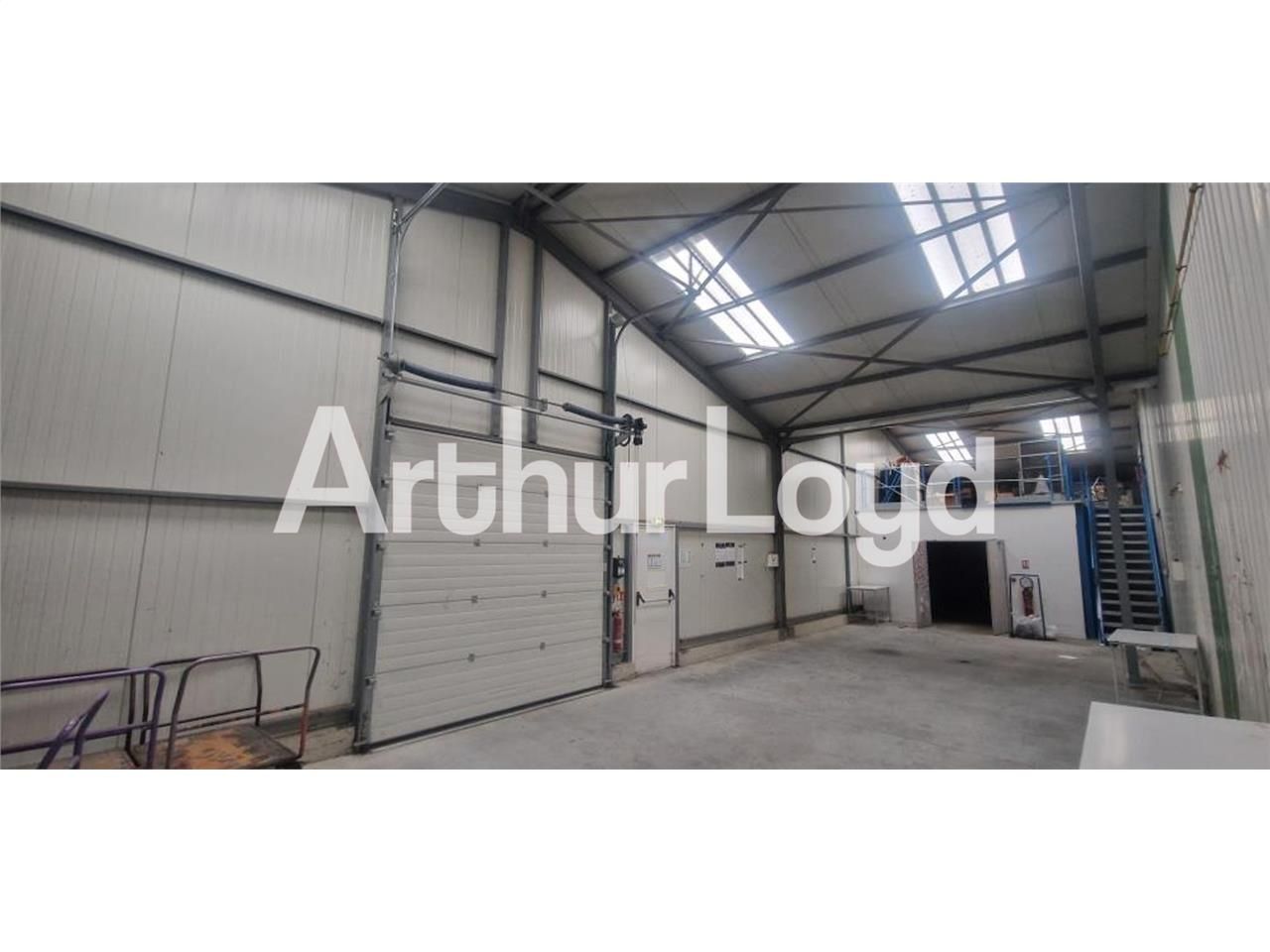 Vente local 1180.00 m² à GIBERVILLE